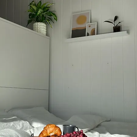 아파트 Lovely, Bright In Great Location 스타방에르
